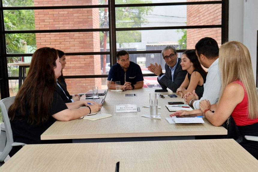 Ejecutivos del Grupo Meliá visitan nuestro país y analizan posibilidades de inversión en el mercado